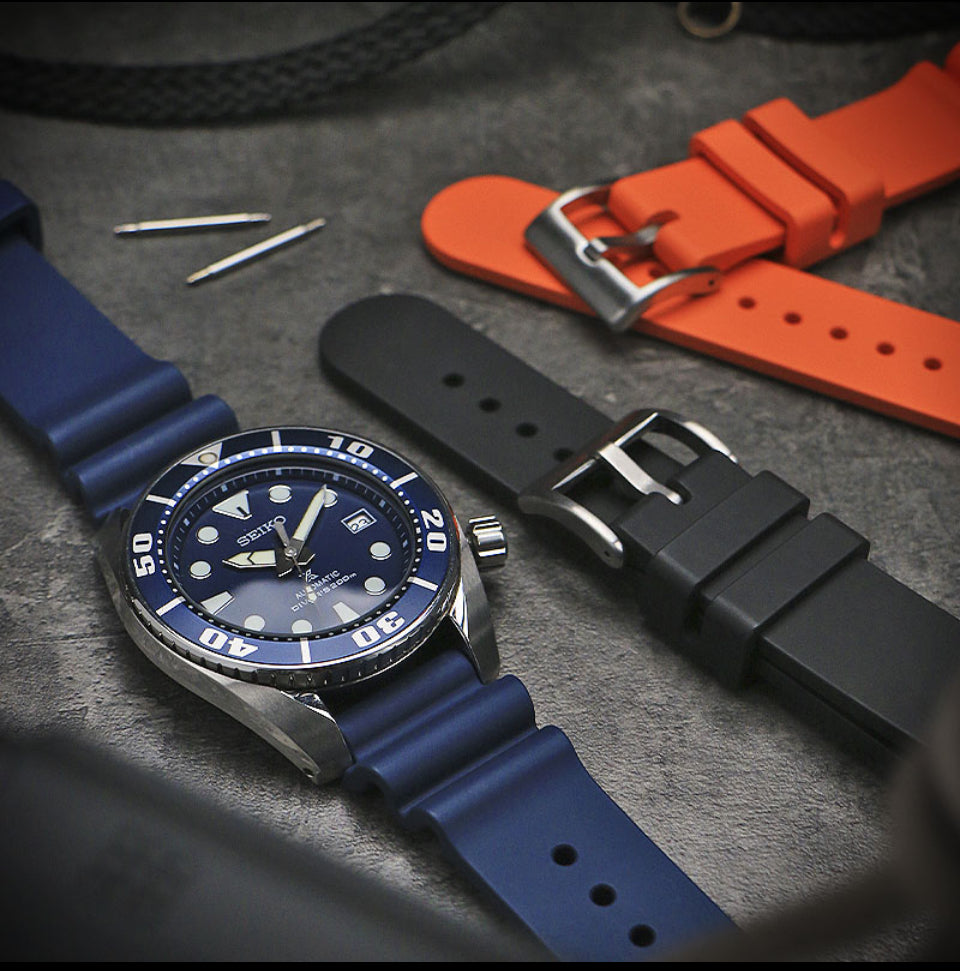 Wave FKM Rubber Strap
By DASSARI
