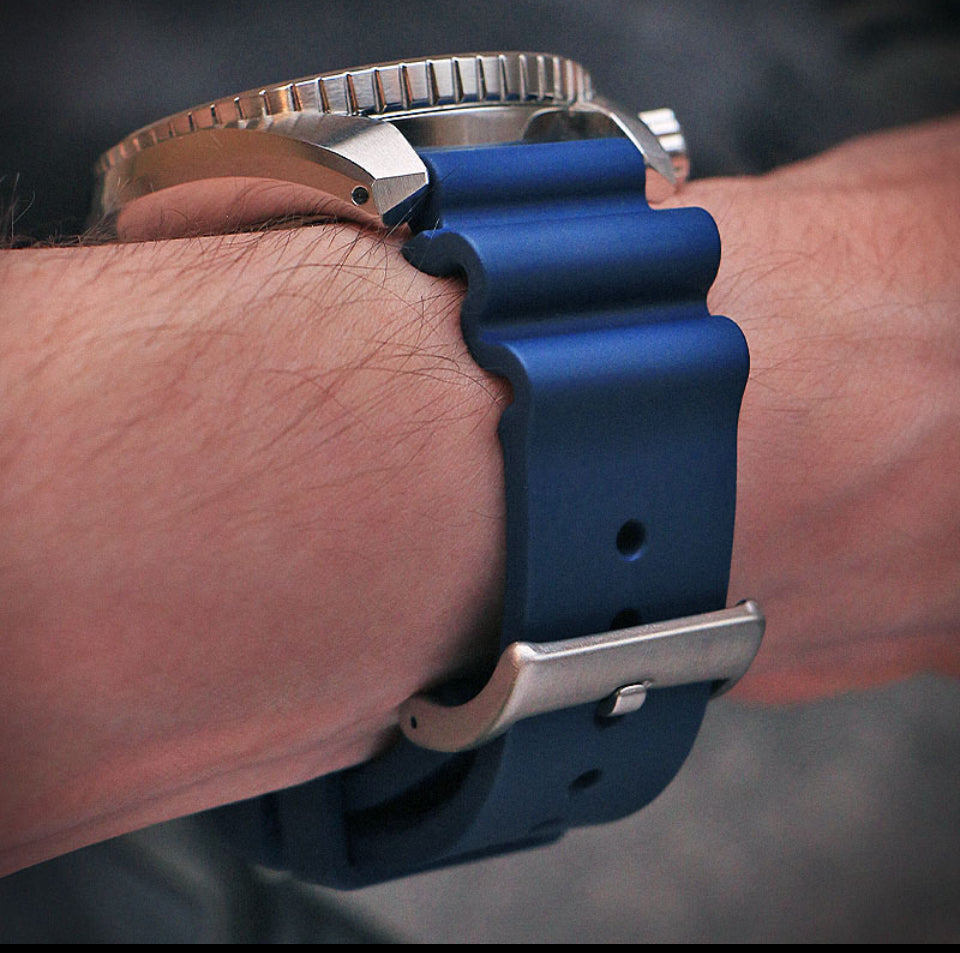 Wave FKM Rubber Strap
By DASSARI