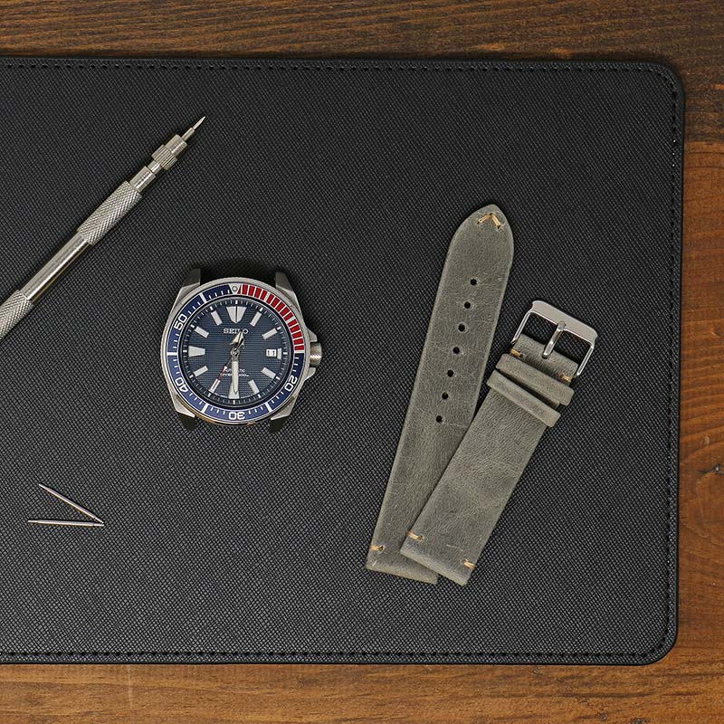 DASSARI Saffiano Leather Valet Mat