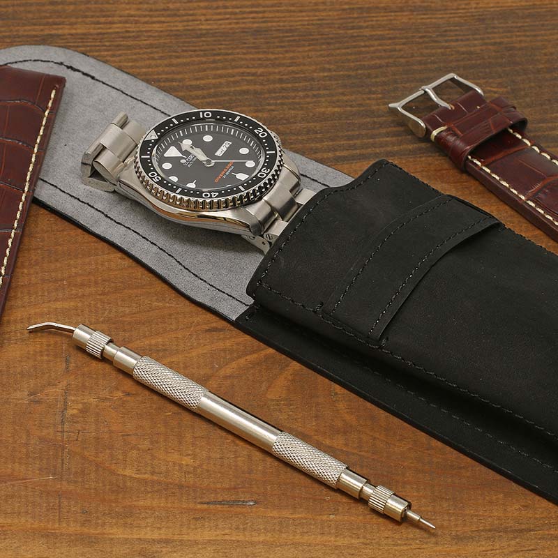 DASSARI Suede Watch Pouch