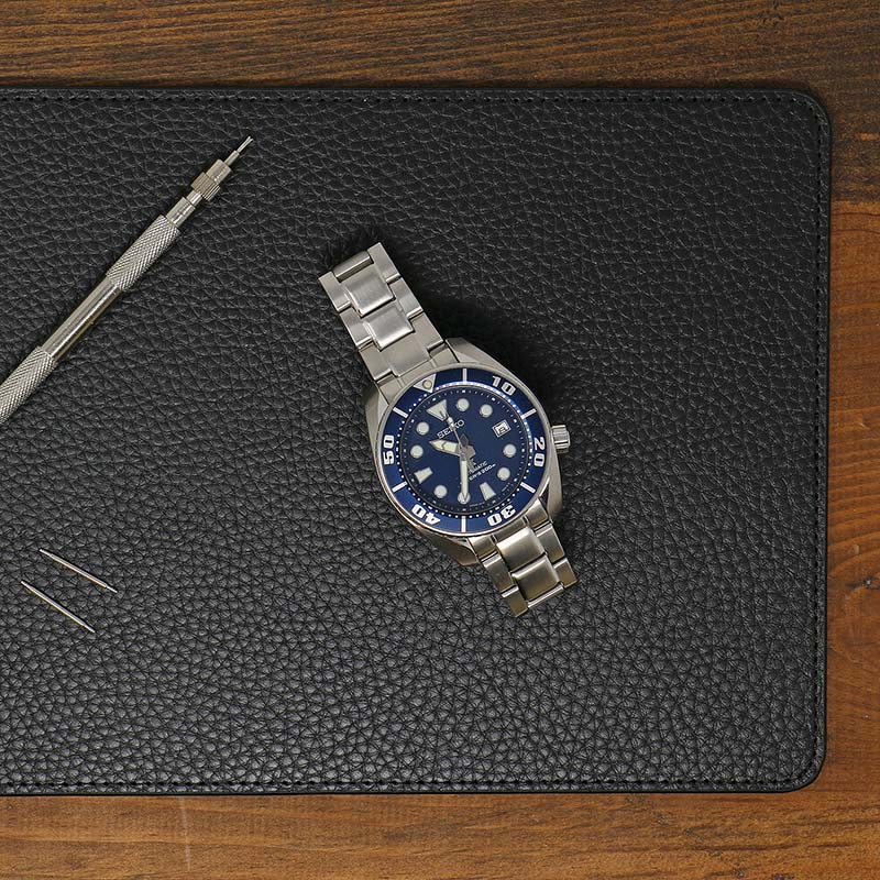 DASSARI Textured Leather Valet Mat