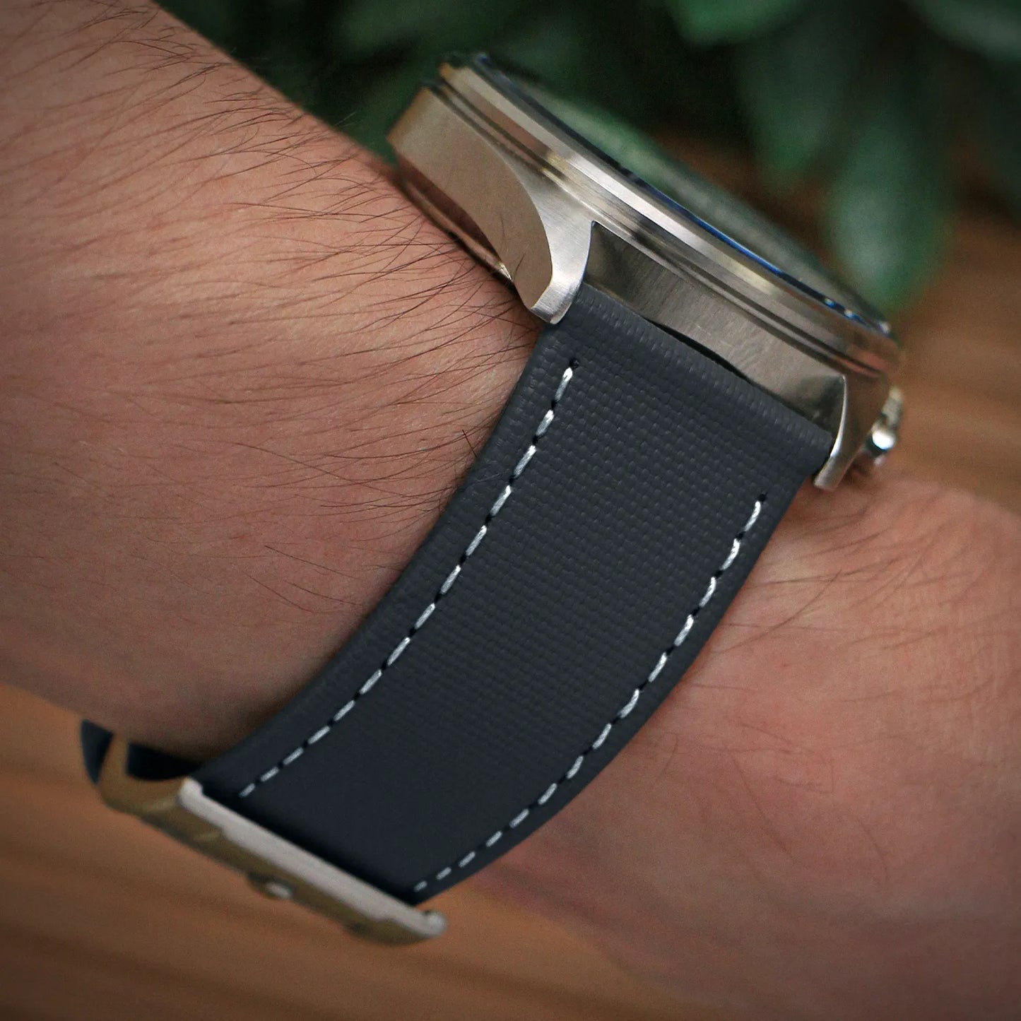 DASSARI Thinline Sailcloth Strap